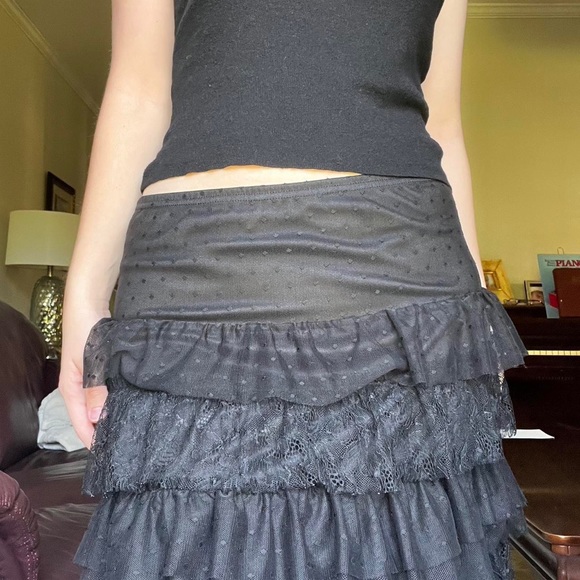 Maxi black frilled lace skirt - Picture 3 of 8